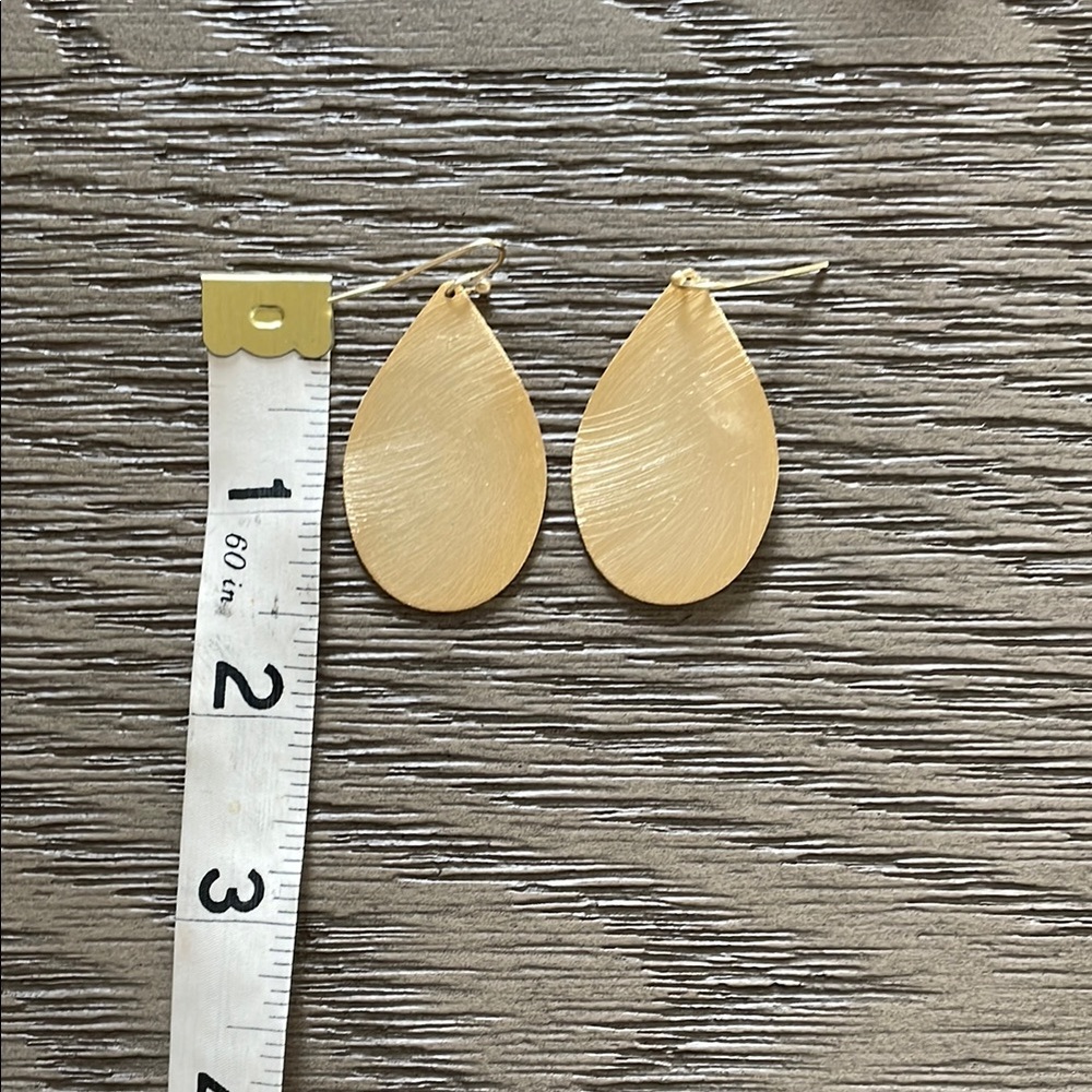 Elegant Gold Teardrop Earrings